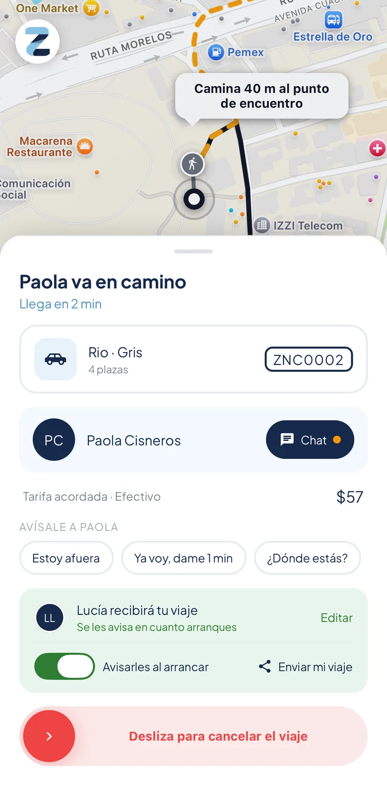 Pantalla de la app: el conductor en camino, con unidad, placa y minutos para llegar